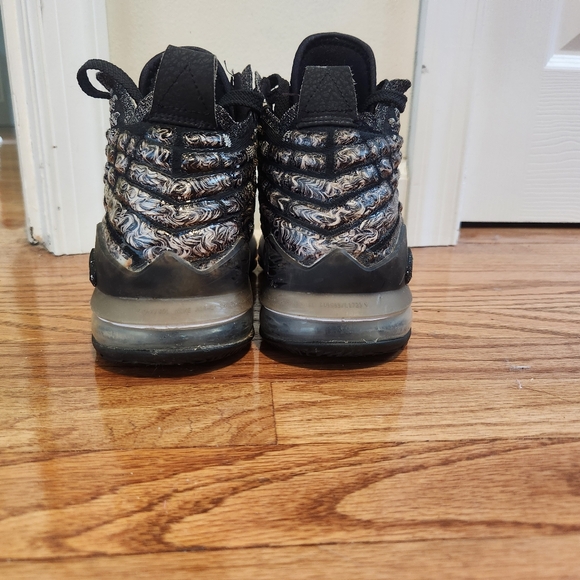 EUC Nike Lebron- size 6Y=women's size 7.5, black and white marl pattern - Picture 2 of 5